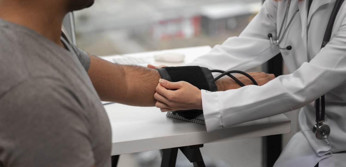 DivulgaA§Ao_-Freepik.jpg 6 exames de rotina acessíveis e essenciais para cuidar da saúde