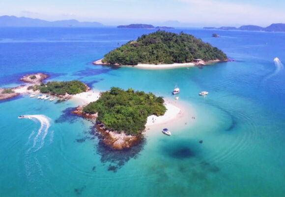 Conheça 5 destinos náuticos para aproveitar o Carnaval 2026 no Brasil sobre as águas