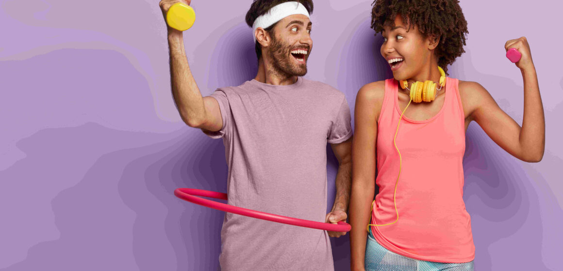 mulher-e-homem-felizes-fazendo-e-1- Seu corpo está pronto para o Carnaval? Como se preparar para dias de festa sem lesões