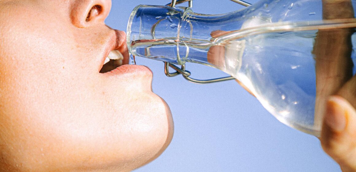 Cinco formas para se hidratar se você não gosta de beber água