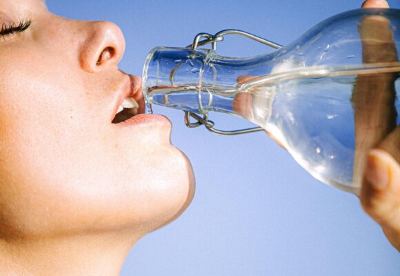 Cinco formas para se hidratar se você não gosta de beber água