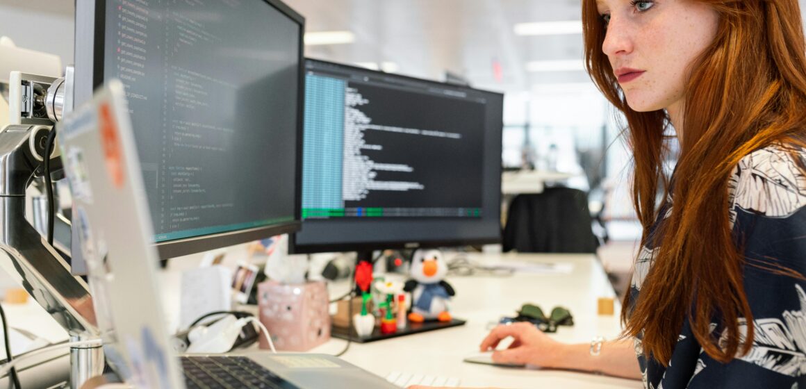 pexels-thisisengineering-3861958-1 O custo invisível das pausas na carreira, principalmente para as mulheres