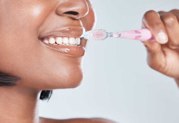 Ano novo, sorriso saudável: guia prático com 3 dicas para cuidar da saúde bucal