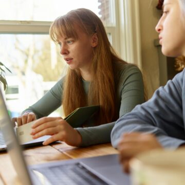 pexels-arthousestudio-6034335 Pesquisa aponta que 57% dos adolescentes já foram expostos a conteúdos inadequados online