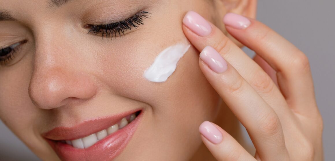 Saúde da pele feminina exige atenção em todas as fases da vida